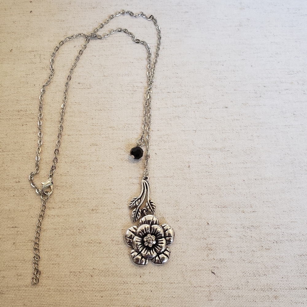 3/$24 Rose Lariat Necklace - Picture 4 of 8